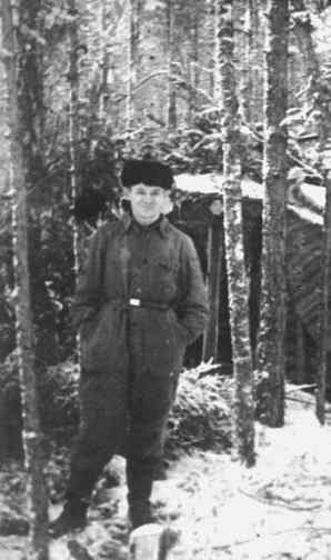 Karl Kleinjung in den verschneiten belorussischen Wäldern Karl Kleinjung in den verschneiten belorussischen Wäldern